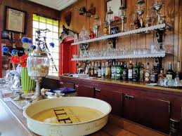 Epingle Par Escapades Amoureuses Sur Mes Restaurants Favoris En 2020 France Table Formica Petits Commerces