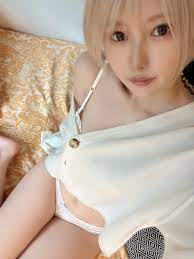 人気コスプレイヤー『篠崎こころ』、ブラ紐チラリがセクシーな下着姿のセルフィーショットを公開！ - Curecos Plus（キュアコスプラス）