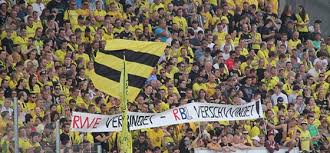 Schmeling & pfanne aim high. Revierderby In Der Mall Nach Schalke Offnen Rwe Bvb Gemeinsamen Fanshop In Essen Turus Net Magazin