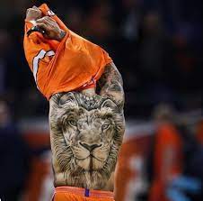 Il est transféré de manchester united pour 16 millions d'euros (+ 9 de bonus). Memphis Depay Atemberaubende Tattoo Ideen Facebook