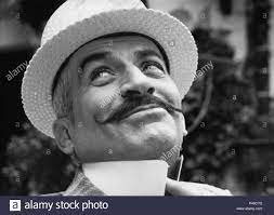 Movie typography from 'hibernatus' (1969), directed by édouard molinaro, starring louis de funès, michael lonsdale, claude gensac, bernard alane, annick alane. Original Film Titel Hibernatus Englischer Titel Hibernatus Film Regie Edouard Molinaro Jahr 1969 Stars Louis De Funes Credit Gaumont Album Stockfotografie Alamy