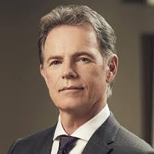 NO ONE should voice BATMAN.......EVER AGAIN !!!!!