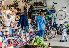 United In Cycling Fahrradwerkstatt Trifft Cafe In Wien A List