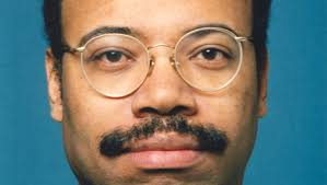 Judge allows Reynolds to remain free, changes trial date