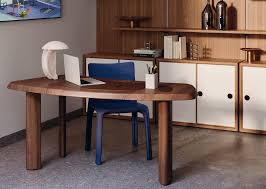 Tres beau petit bureau en bois. Cassinas Reedition Eines Charlotte Perriand Schreibtisches Produkte Baunetz Interior Design