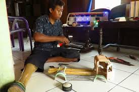 Setelah tahu bagaimana cara membuat miniatur truk khususnya dari kayu apakah kalian sobat otomania penasaran ingin melihat aneka truk mainannya. Berkah Lakalantas Miniatur Bus Limbah Kayu Laku Keras Gaya Hidup