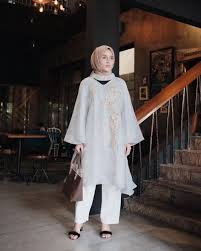 Minimum order untuk produk ini adalah 10, anda dapat memesan produk secara kolektif. 8 Inspirasi Kebaya Organza Yang Bikin Kamu Tampil Anggun Elegan