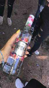 Milenyum gençliğine ulaşmak isteyen medya kuruluşları, facebook ve twitter'ın ardından baş döndürücü hızla büyüyen snapchat. 10 Alkohol Ideen Alkohol Alkoholflaschen Stoff Und Schnaps