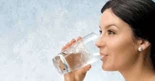 7 فوائد للبشرة لو شربتى المياه على الريق أهمها القضاء على حب الشباب اليوم السابع