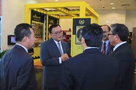 Multimedia communication (multimedia komunikasi) komunikasi multimedia merupakan aplikasi dari produk akhir multimedia yang ditampilkan mellaui media massa seperti televise, radio, surat kabar, dan internet. Yb Tuan Eddin Syazlee Shith Dilantik Timbalan Menteri Komunikasi Dan Multimedia Malaysia Finas
