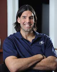 Luis alberto scola balvoa is an argentine professional basketball player for the pallacanestro varese of the italian lega basket serie a. Luis Scola Wikipedia A Enciclopedia Livre