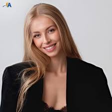 I'm Varvara, 19, a woman who lives in the moment, laughs until it's  contagious, and believes it takes sharing big adventures and small, silly  moments to find love. 💋 If you're the