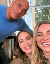 𝗦𝗔𝗬 𝗬𝗘𝗦 𝗜𝗙 𝗬𝗢𝗨 𝗟𝗢𝗩𝗘 𝗧𝗢 𝗦𝗘𝗘 𝗠𝗘😘❤️ Dwayne Johnson 🥰