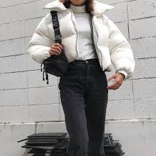 Habillée ou décontractée, la robe pour femme fait partie des indispensables du vestiaire féminin. Tenue D Hiver Pour Femme Nos Looks Tendances 2020 Guidelook Fr