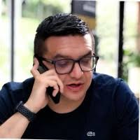 90+ "Dan Giraldo" profiles