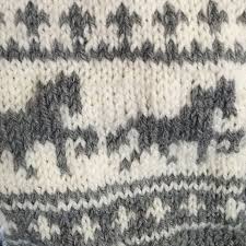 Schnell und einfach in nur wenigen minuten erledigt. Natalie Herlinghaus Detail Of Knitted Stockings Horse Motif Lambswool Babyschuhe Stricken Anleitung Pullover Stricken Babyschuhe Stricken