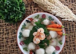 Kali ini saya membuat sop bakso ikan keju. Cara Untuk Menyiapkan Sop Bakso Ikan Yang Enak