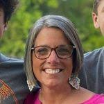 Julie Vermillion's Instagram, Twitter & Facebook