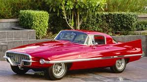 La estética que presentaba el ferrari 410 superamerica ghia estaba inspirada en los modelos americanos de los 50, algo que dotó al superdeportivo italiano de una esencia nunca antes vista en un modelo de la compañía.uno de los elementos que más llamaban la atención eran las aletas laterales, las cuales se extendían hasta la altura de los pilotos traseros; 10 Ridiculously Sublime Concept Cars From Planet Ghia Autowise