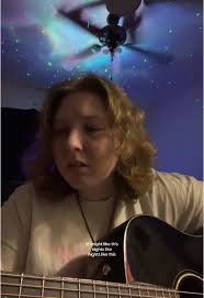 Hold My Hand Until She Love Me to Return to The Casket