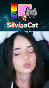 ❤🧡💛 Nya nya nya nya 💚💙💖 #iamsilviiaaa #silviaacat #silviaaclips  #nyancat #nya #kawaii #parati #fyp . . . Silvia bailando su alerta de 1k  bits se ve muy tierna. Silvia se hizo un bonito maquillaje y un ...