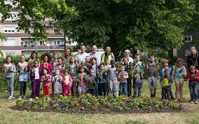 Maisons Alfort Les Enfants De Berlioz Fleurissent Leur Quartier Le Parisien