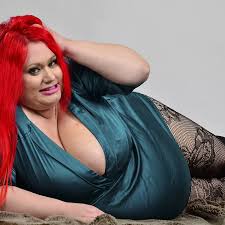 Claire Smedley: Woman with Britain's biggest boobs says she's terrified  they'll kill her relationship - Mirror Online