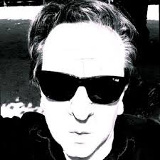 Nude playing the piano (1915), by Frank Snapp. Sumptuous watercolor with a  perfect design of an attractive body. The reflection of light