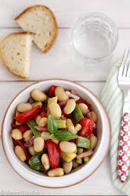 Solo 390 kcal a porzione! Insalata Di Fagioli Corona Con Datterini Zucchine E Speck Pane E Gianduia