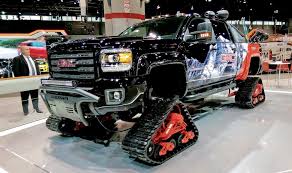 Gmc Equipped A Heavy Duty Sierra Concept Pickup Above With Four Tank Tracks It S The Inevitable Risk Of Holding A Major Auto Show Latest Cars Gmc New World