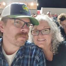 Tracy Tew's Instagram, Twitter & Facebook