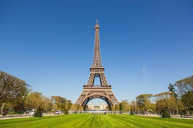 Mga resulta ng larawan para sa Eiffel Tower"
