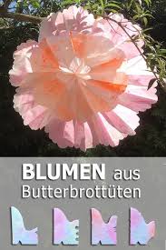 Blumen Aus Butterbrottuten Tiffidi Nahen Familie Diy Blumen Basteln St Patrick S Day Diy Butterbrottuten Basteln