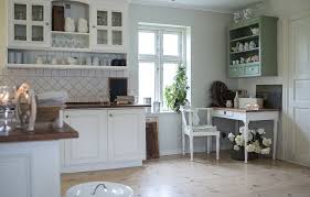 Best kitchen cabinet features 2020 from starmark cabinetry. Decor Your Kitchen With Small Cabinets Country Victorian Times