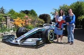 I suggest you upgrade your browser. Lewis Hamilton Schenkte Ihm Einen Rennwagen Harry Shaw Ist Verstorben Gala De