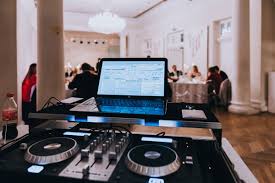 Lassen sie uns zusammen grandios feiern. Dj Alexander Alles Fur Die Hochzeit