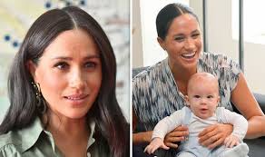 At the request of the godparents, their names will be kept private as they are not public figures. La Furiosa Respuesta De Meghan Markle Desconcerto A Palace En La Ultima Fila De Archie Royal Noticias Celebrity Land
