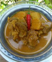 1kg tulang kambing1/4kg daging (bisa lebih)1 batang serai (geprek)4 lembar daun salam2 lembar daun jeruk2 iris lengkuas1 tomat1 biji gula jawa5 cabe. Gulai Kawah Kari Kambing Memang Padu Buat Berbuka