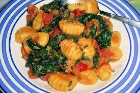 Gnocchi Mit Tomaten Und Blattspinat Von Casper Anja Chefkoch Rezept Spinat Nudeln Mit Tomaten Blattspinat