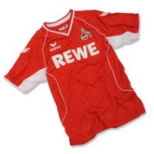 Ausserem können wir ihnen eine große auswahl an kölner geschenken und souvenirs bieten. Fc Fanshop