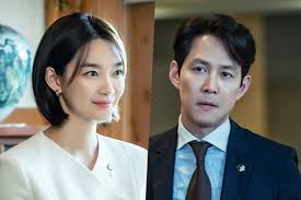 Shin min ah adalah aktris kenamaan korea kelahiran 5 april 1984 namanya mulai dicintai publik indonesia karen peranya. Shin Min Ah And Lee Jung Jae S New Drama Chief Of Staff Breaks Record For Jtbc Premiere Ratings Soompi