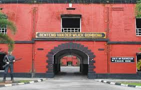 Nama benteng ini terpampang pada pintu sebelah kanan. Bernas Id Ke Kebumen Yuk Wisata Sejarah Benteng Van Der Wijck