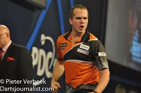Rob cross has just the right pre match michael van gerwen lands a 101 checkout to rescue a point against dimitri van den bergh! Dimitri Vandenbergh Dreammaker 180 Twitter