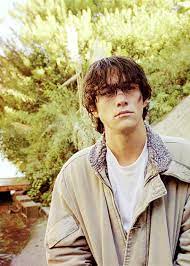 Joseph Gordon Levitt Portrays The Character Of Brendan Frye In The Movie Brick Joseph Gordon Levitt Shirtless Celebrities Actors