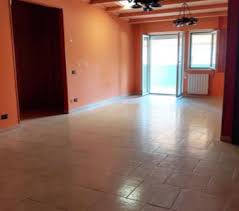 Pressi pista ciclabile, appartamento al primo piano di un condominio recintato con. Case In Vendita Da Privati Crotone Casadaprivato It