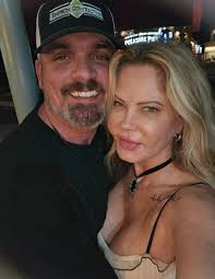 Looking for a contractor who does home remodeling inside and outside who's  your contractor I had scheduled for two different contractors to give  quotes both no showed today. In lometa