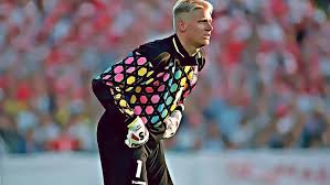 View stats of goalkeeper peter schmeichel, including goals scored, assists and appearances, on the official website of the premier league. Sosok Legendaris Piala Eropa Peter Schmeichel Bolaskor Com