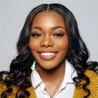 Lizzie Boyd's Instagram, Twitter & Facebook