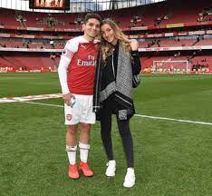 Lucas torreira a repris la course. Chelsea Vs Arsenal Wags Stunning Partners Including A Model Lawyer And Girl Next Door Descend On Baku For Europa League Final