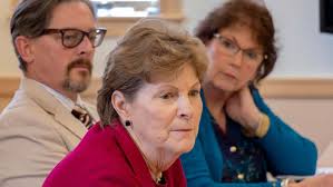 Shaheen hosts health roundtable